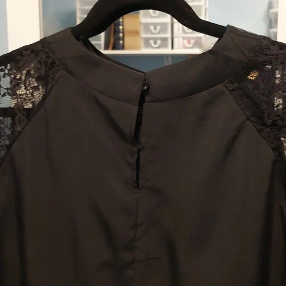 Black Blouse with Long Lace Sleeve 2xl - Picture 3 of 5